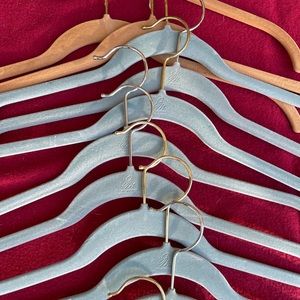 Lot of 30 velvet nonslip hangers